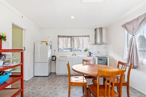 Photo of property in 8 Edwards Avenue, Henderson, Auckland, 0610