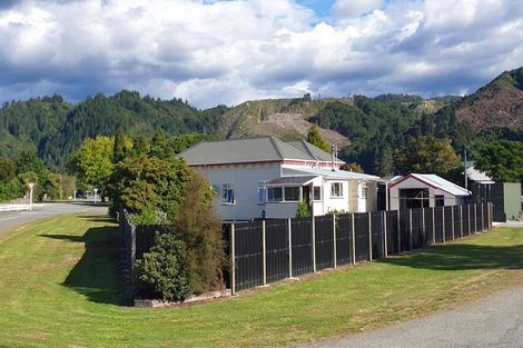 Photo of property in 28 Victory Street, Reefton, 7830