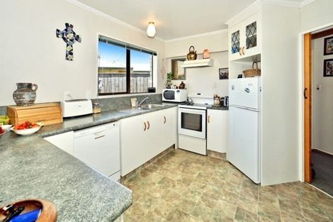 Photo of property in 2 Randell Place, Te Puke, 3119
