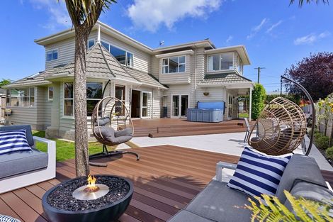 Photo of property in 30 Golf Road, Paraparaumu Beach, Paraparaumu, 5032