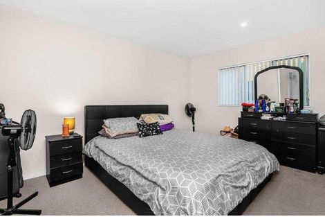 Photo of property in 98 Popokatea Drive, Takanini, 2112