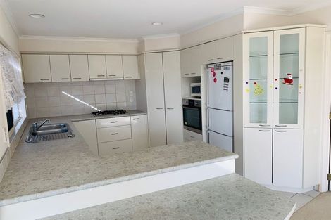 Photo of property in 26 Delmont Close, East Tamaki Heights, Auckland, 2016