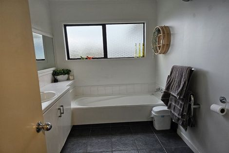 Photo of property in 53f3 Dominion Park Street, Johnsonville, Wellington, 6037