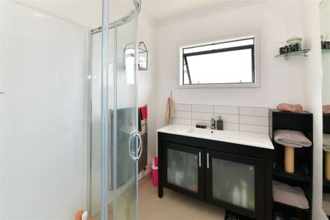 Photo of property in 10b Penton Road, Stanmore Bay, Whangaparaoa, 0932