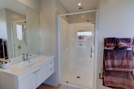 Photo of property in 2 Kahu Close, Wanaka, 9305