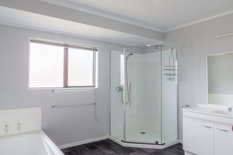 Photo of property in 7 Edgewater Grove, Whakatane, 3120