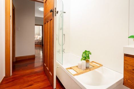 Photo of property in 154 Grafton Road, Roseneath, Wellington, 6011