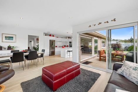 Photo of property in 92 Smart Road, Glen Avon, New Plymouth, 4312