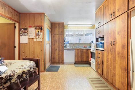 Photo of property in 37 Flanshaw Road, Te Atatu South, Auckland, 0610
