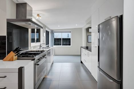 Photo of property in 70 Seaview Road, Marfell, New Plymouth, 4310