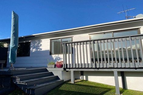 Photo of property in 11 Heather Place, Sunnynook, Auckland, 0620