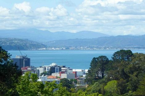 Photo of property in 40 Garden Road, Northland, Wellington, 6012