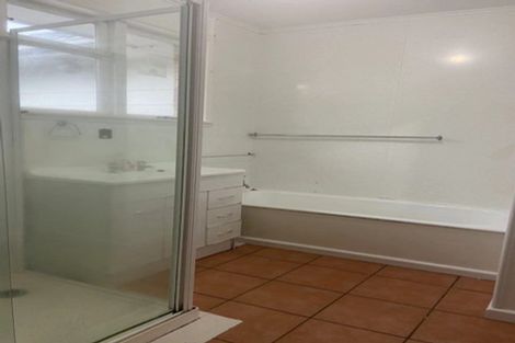 Photo of property in 2b Springbank Lane, Te Atatu Peninsula, Auckland, 0610
