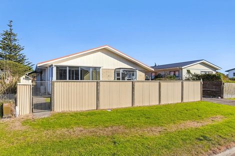 Photo of property in 5 Karaka Street, Otaki Beach, Otaki, 5512