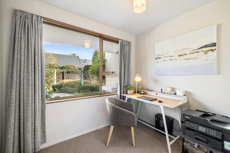 Photo of property in 27 Highland Place, Avonhead, Christchurch, 8042