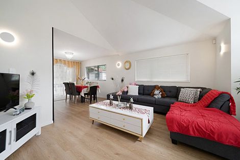 Photo of property in 4 San Ambrosio Rise, Henderson, Auckland, 0612