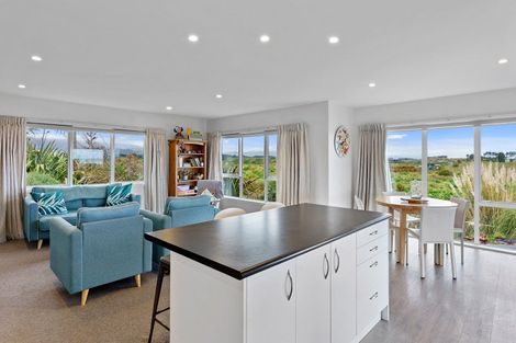 Photo of property in 24 Strathnaver Glen, Waikawa Beach, Levin, 5573