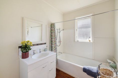 Photo of property in 10 Kingswood Road, Brookfield, Tauranga, 3110