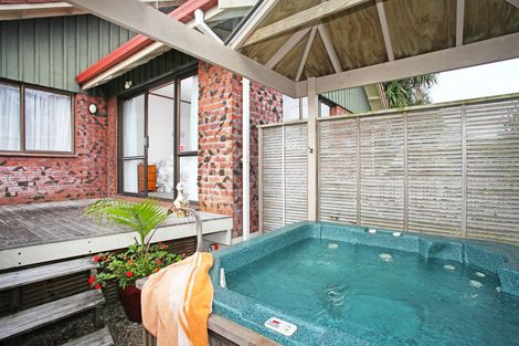 Photo of property in 35 Riverside Drive, Waiuku, 2123