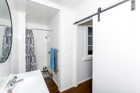 Photo of property in 2 Karamu Street, Strandon, New Plymouth, 4312