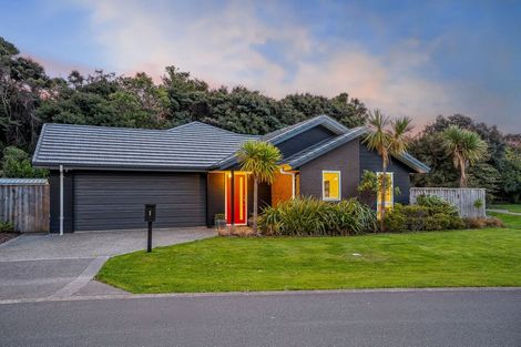 Photo of property in 1 Banks Boulevard, Whitby, Porirua, 5024