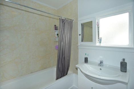 Photo of property in 71 Barton Street, Woolston, Christchurch, 8023