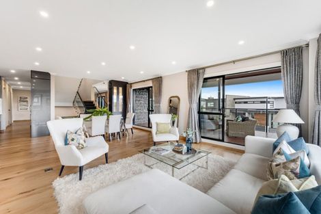 Photo of property in 45 Armstrong Farm Drive, East Tamaki Heights, Auckland, 2016