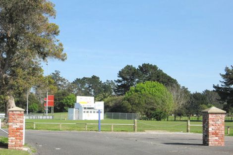 Photo of property in Orange Grove Flats, 3/549 Childers Road, Te Hapara, Gisborne, 4010