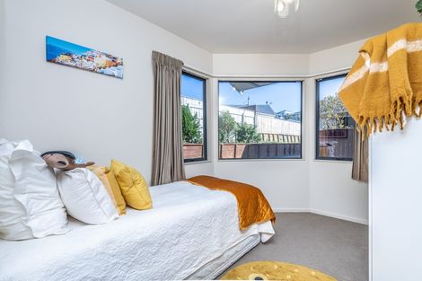 Photo of property in 7a Lyndfield Lane, Newlands, Wellington, 6037