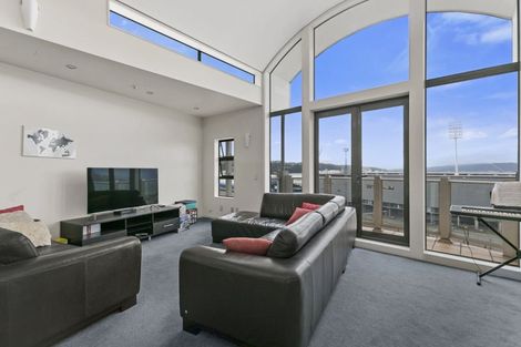 Photo of property in Endeavour Apartments, 125u2 Thorndon Quay, Pipitea, Wellington, 6011