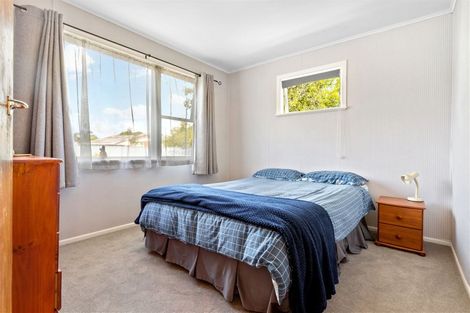 Photo of property in 37 Cyclarama Crescent, Massey, Auckland, 0614