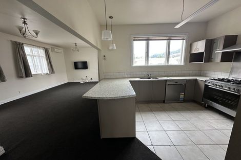 Photo of property in 11 Toru Street, Lyall Bay, Wellington, 6022