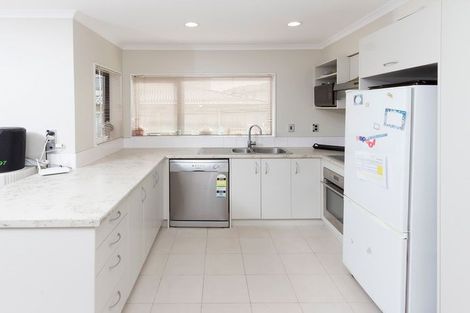 Photo of property in 71 Keri Vista Rise, Papakura, 2110