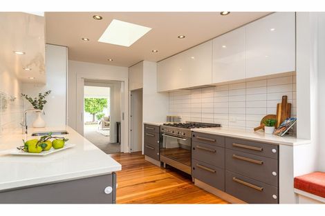 Photo of property in 52 Hawkesbury Avenue, St Albans, Christchurch, 8014