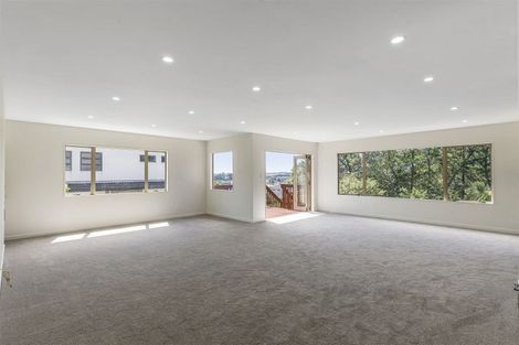Photo of property in 14 Spoonbill Place, Unsworth Heights, Auckland, 0632