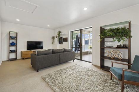 Photo of property in 53 Nui Mana Place, Te Atatu South, Auckland, 0610