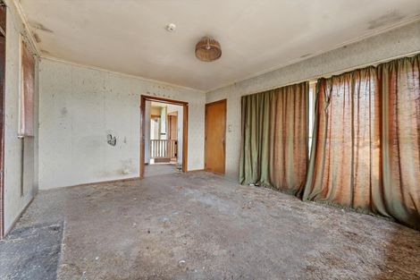 Photo of property in 12 Ozich Avenue, Te Atatu South, Auckland, 0610