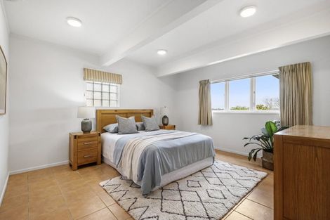 Photo of property in 27 Valley View Road, Glenfield, Auckland, 0629