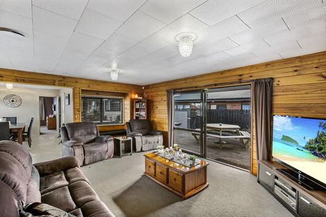 Photo of property in 11 Coolen Place, Tuakau, 2121