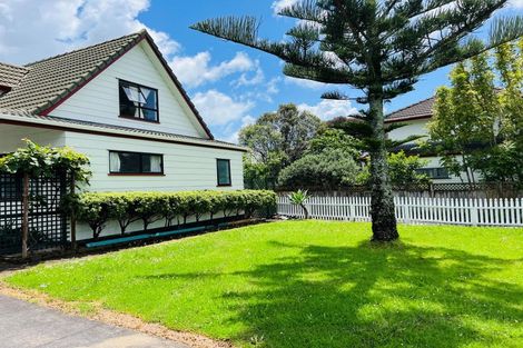 Photo of property in 5 Penruddocke Road, Half Moon Bay, Auckland, 2012