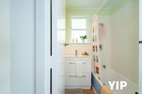 Photo of property in 115 Ruskin Road, Newlands, Wellington, 6037