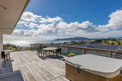 Photo of property in 2 Ocean View Road, Cable Bay, 0420