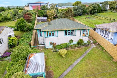 Photo of property in 15 Northumberland Street, Cannons Creek, Porirua, 5024