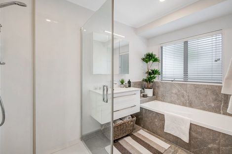 Photo of property in 12 Godwin Court, Unsworth Heights, Auckland, 0632