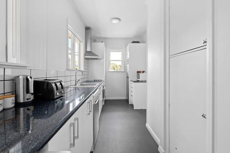 Photo of property in 14 Plunket Terrace, Hamilton East, Hamilton, 3216