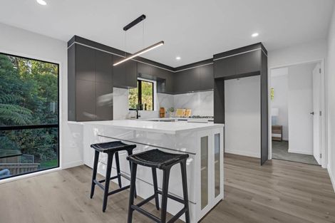 Photo of property in 8b South Lynn Road, Titirangi, Auckland, 0604