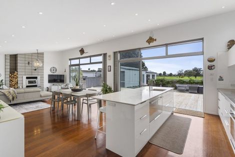 Photo of property in 140 Kiwi Road, Whangamata, 3620