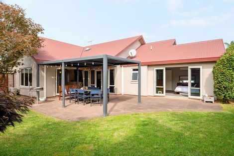 Photo of property in 76 Saint James Drive, Huntington, Hamilton, 3210