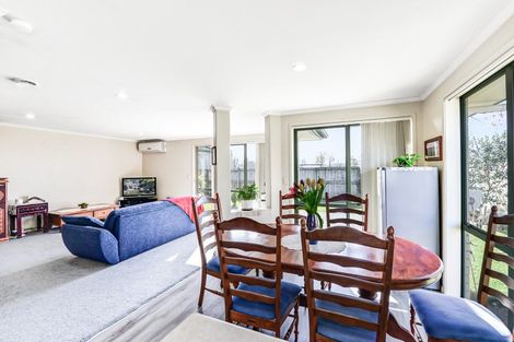 Photo of property in 19 Nobleman Place, Hamilton East, Hamilton, 3216