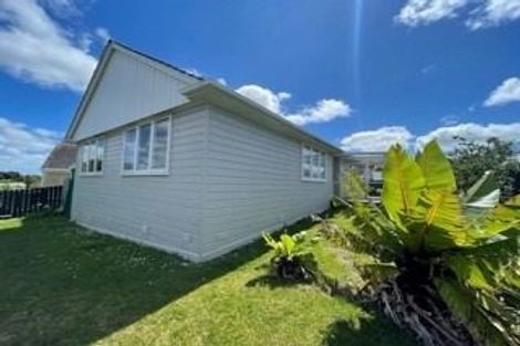 Photo of property in 47 Luckens Road, West Harbour, Auckland, 0618